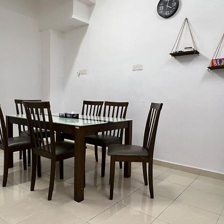 M Guest House2 Muar Esterno foto
