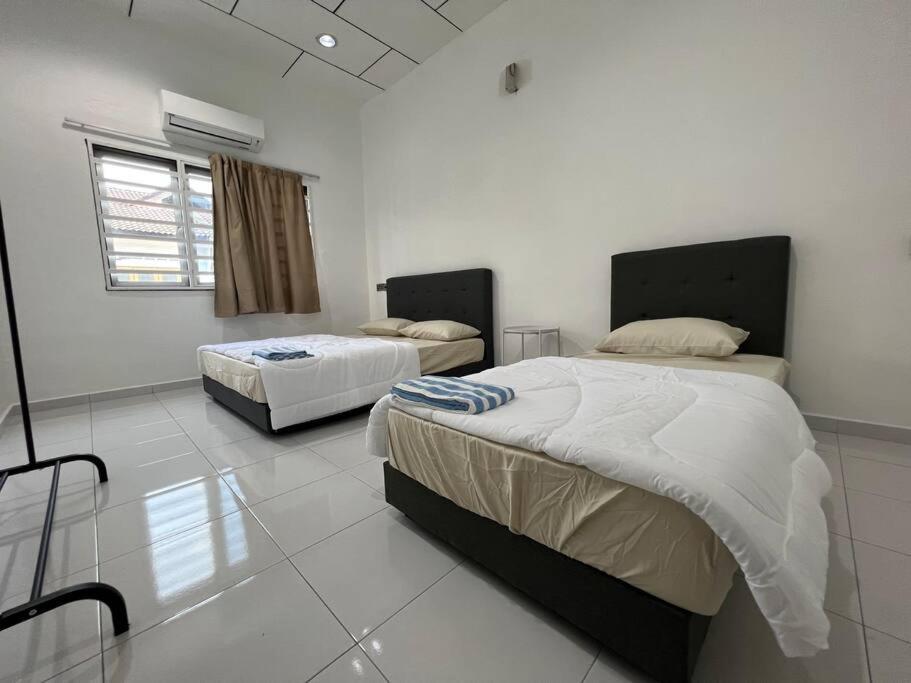 M Guest House2 Muar Esterno foto