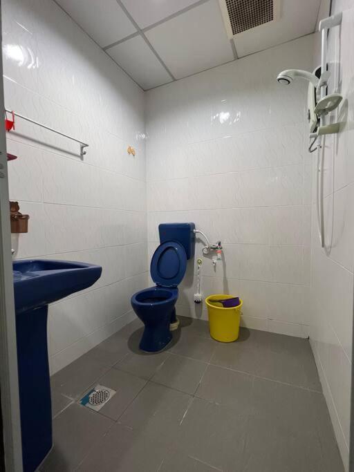 M Guest House2 Muar Esterno foto
