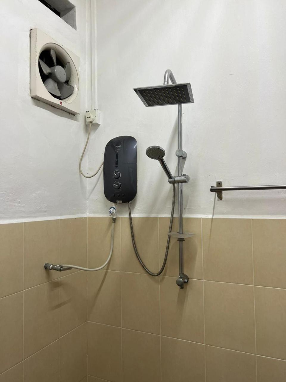 M Guest House2 Muar Esterno foto
