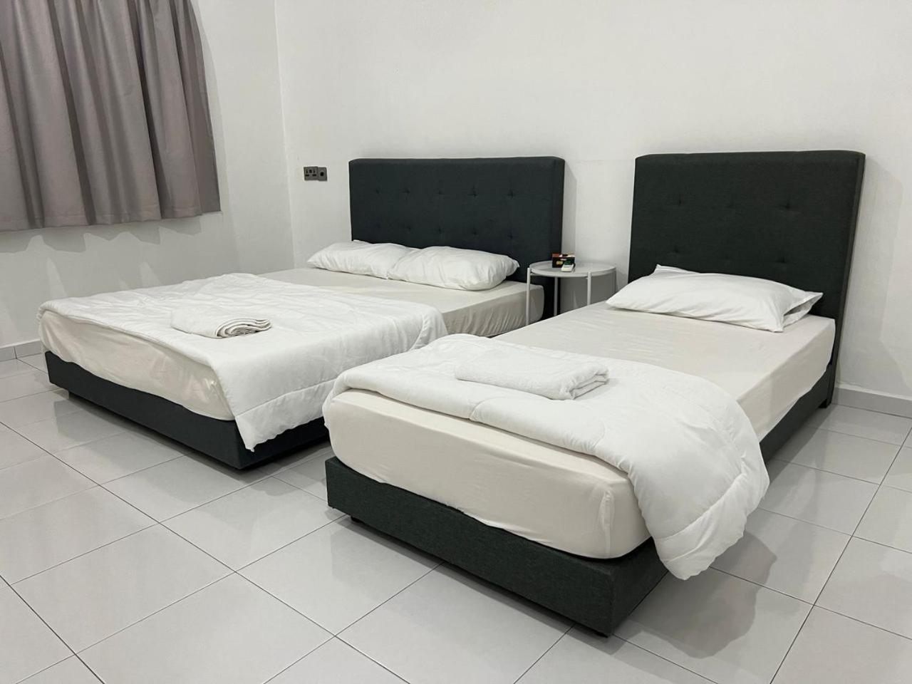 M Guest House2 Muar Esterno foto