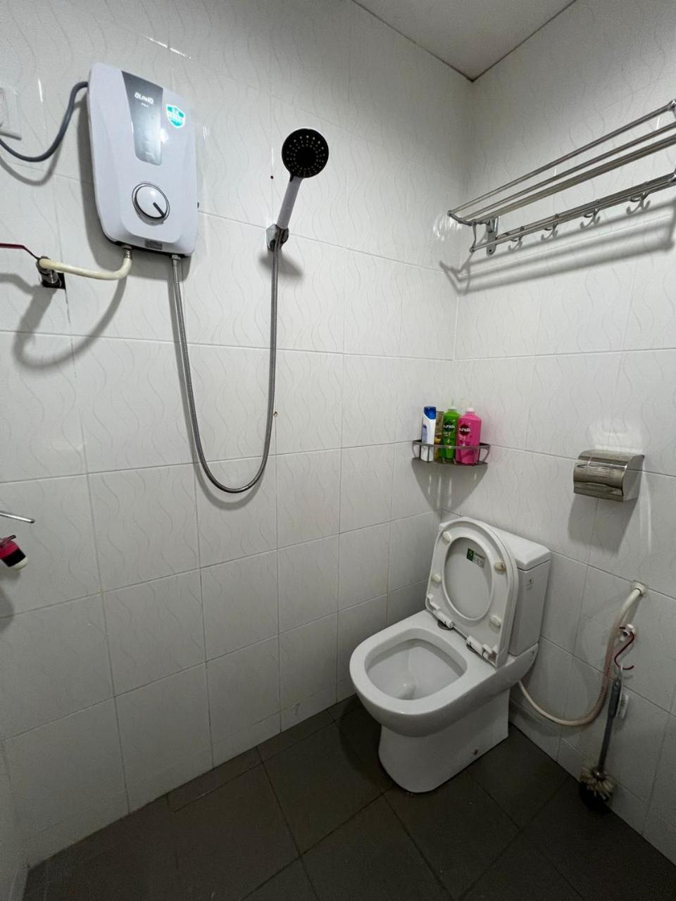 M Guest House2 Muar Esterno foto