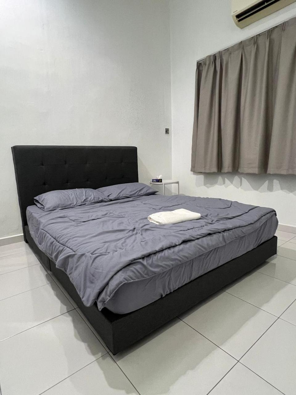M Guest House2 Muar Esterno foto