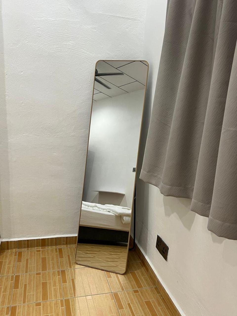 M Guest House2 Muar Esterno foto