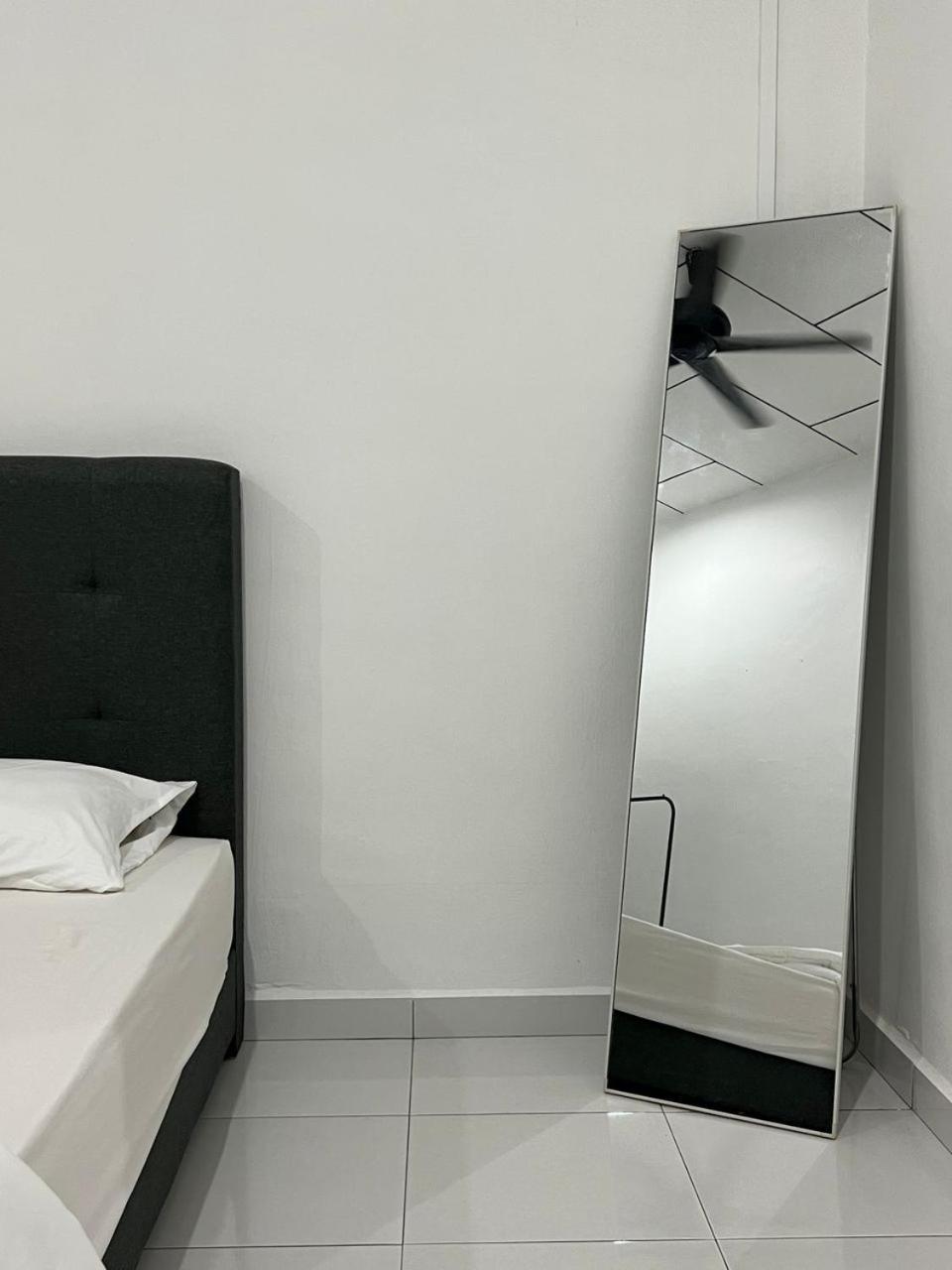 M Guest House2 Muar Esterno foto